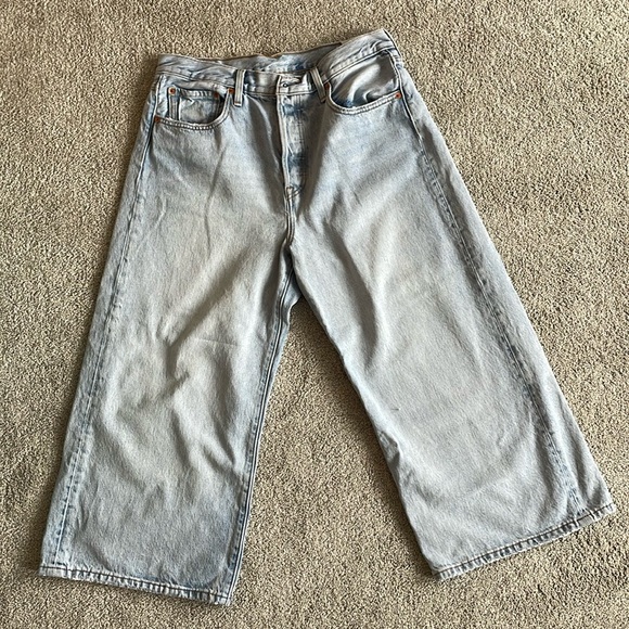Levi’s Wide Leg Cropped High Waisted Denim - Picture 1 of 6